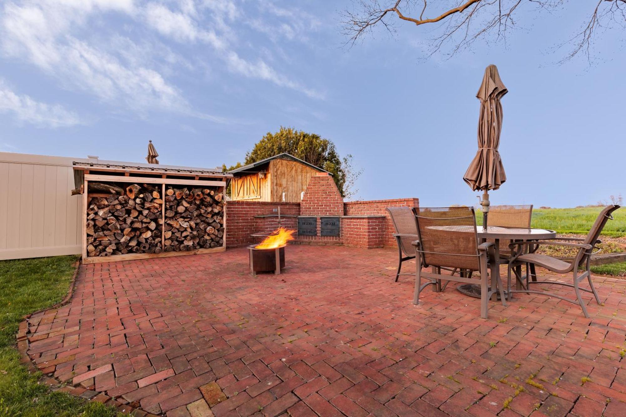 Backyard Getaway•Amish Farmland•Hot Tub•Fire Pit Villa Bird-in-Hand Exterior photo